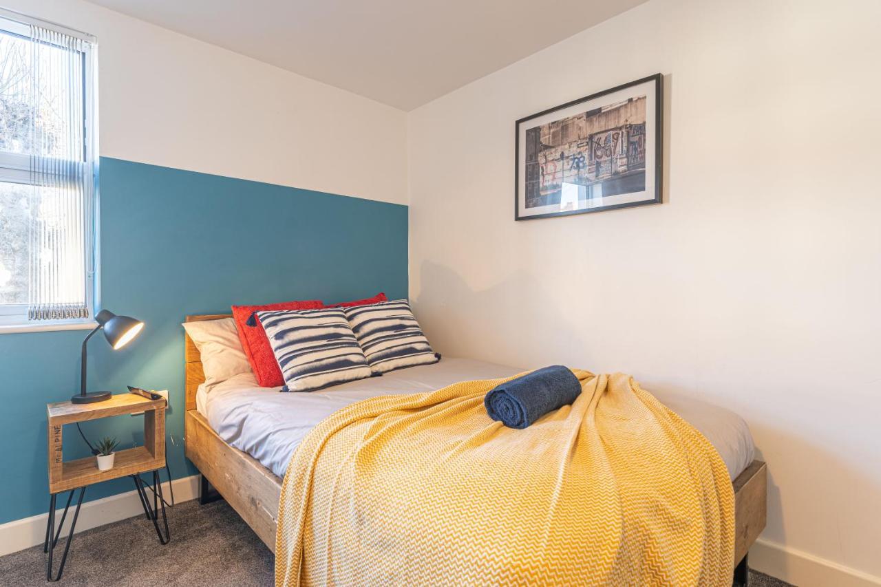 Stylish 5-Bed Home, Each With En-Suite And Own Tv Coventry Esterno foto