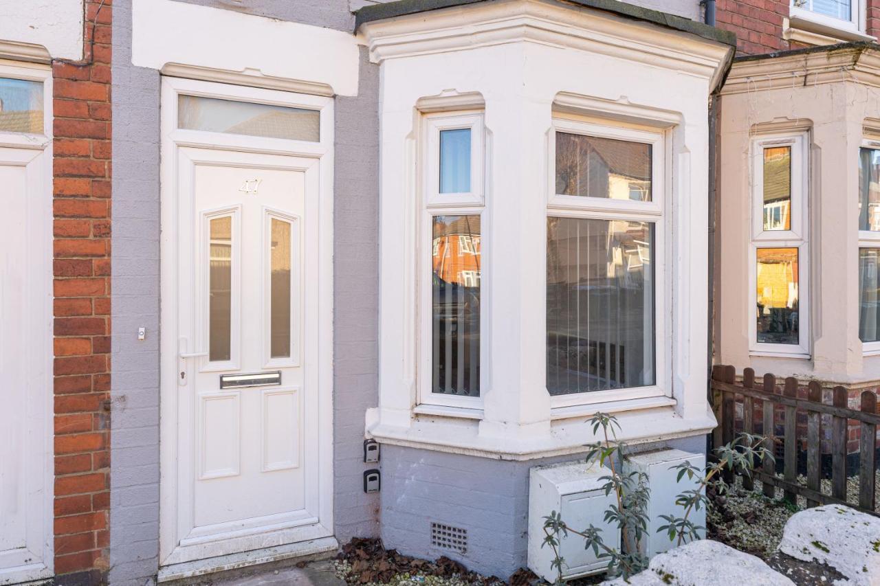 Stylish 5-Bed Home, Each With En-Suite And Own Tv Coventry Esterno foto
